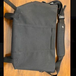 Timbuk2 Classic Messenger Bag, large, in black.